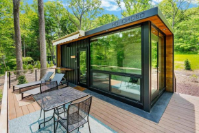 Modern Riverside Cabin w Hot Tub Fire Pit Kayaks